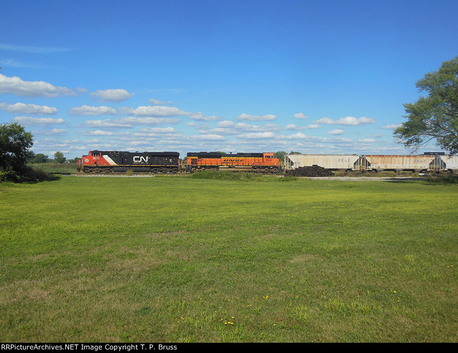 CN 3870 and BNSF 8541